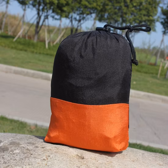 Hamac de camping haute qualité avec sangles d'arbre et moustiquaire.